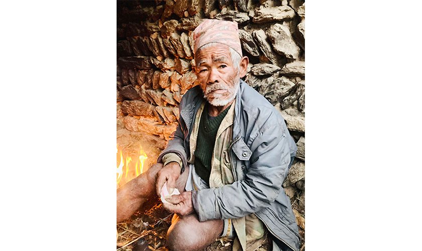 बुढेसकालमा सहाराविहीन बनेका ‘धान्द्रुके बाजे’, नागरिकता नपाउँदा अप्ठ्यारो