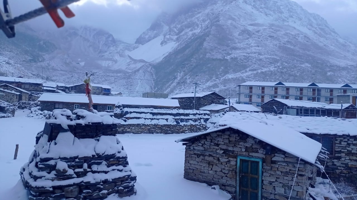 बिहानबाट उत्तरी गोरखामा भारी हिमपात