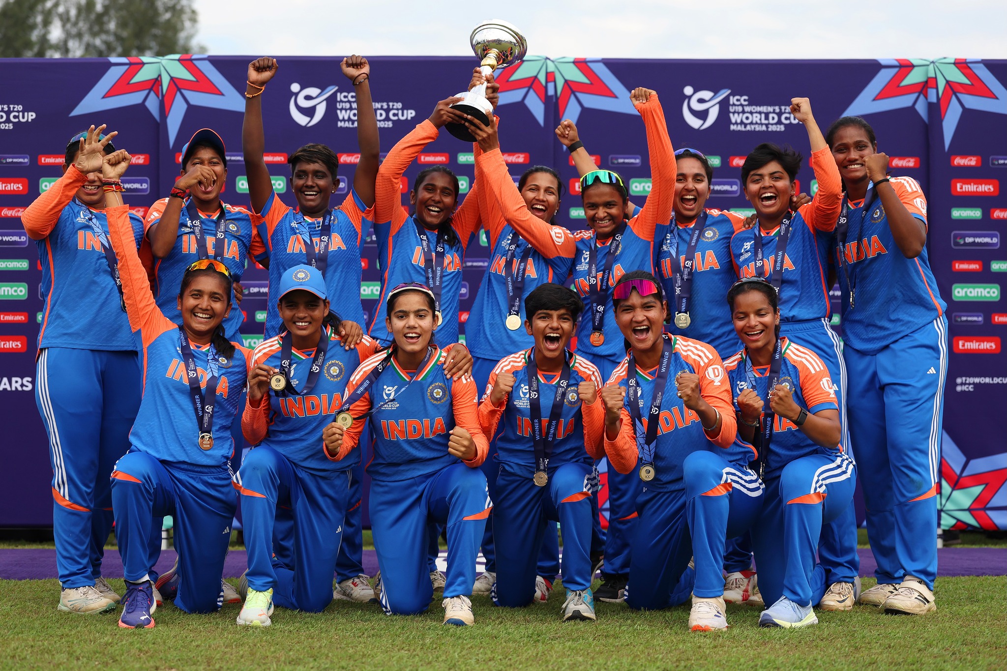 दक्षिण अफ्रिकालाई हराउँदै भारतले जित्यो महिला विश्व कपको उपाधि