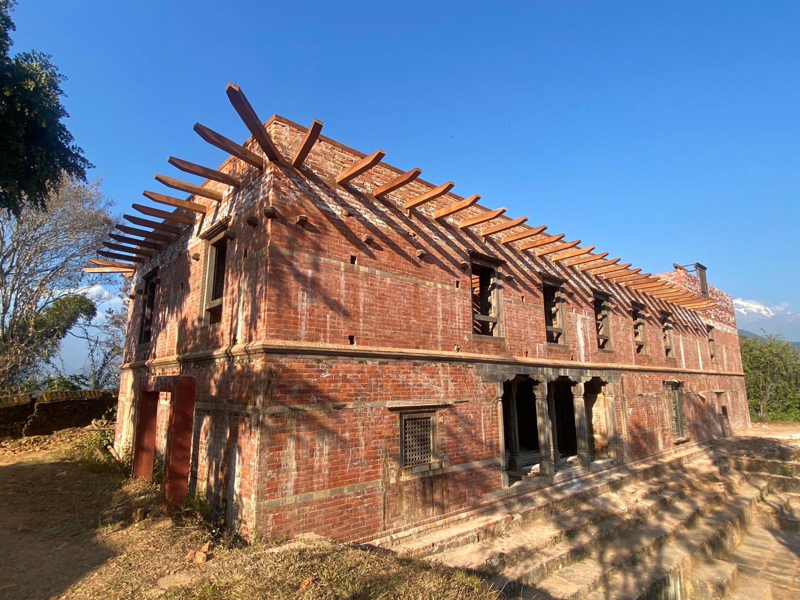 एक वर्षदेखि लमजुङ दरबार पुनःनिर्माण अलपत्र