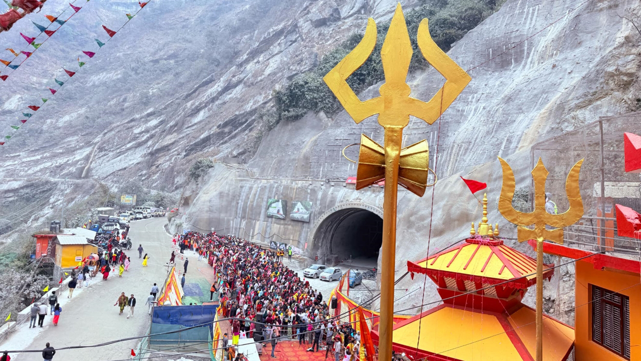 पाल्पाका शिव मन्दिरमा बिहानैदेखि भक्तजनको घुइँचो