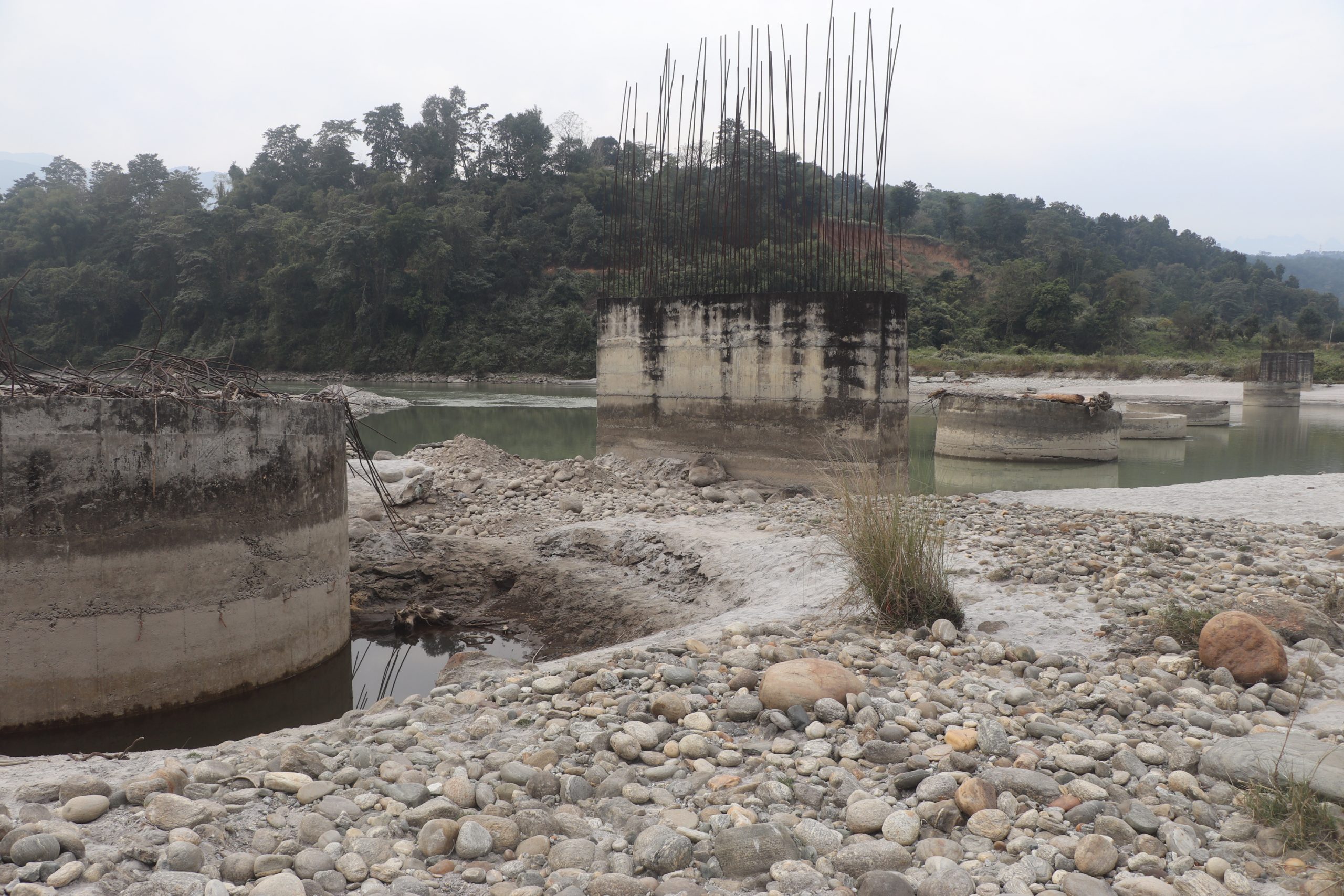 चौध वर्षमा पनि बनेन लम्सुवाघाट पुल