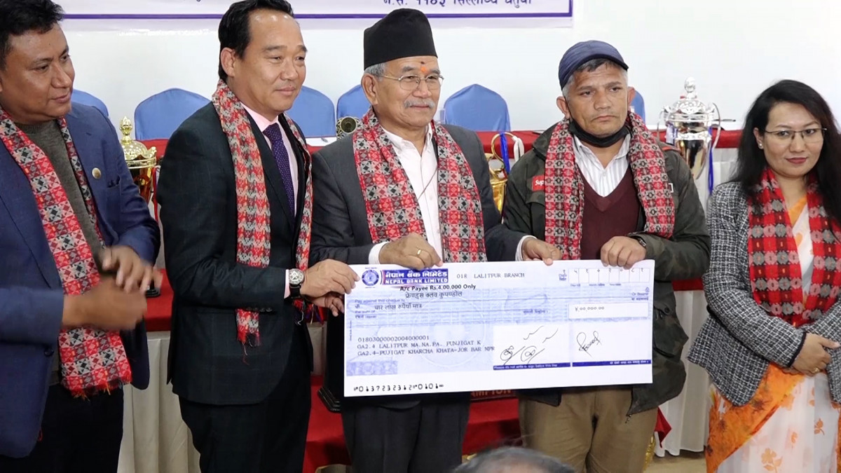 फुटबल क्लब र गोल्डकप विजेता क्लबलाई ललितपुर महानगरको सहयोग