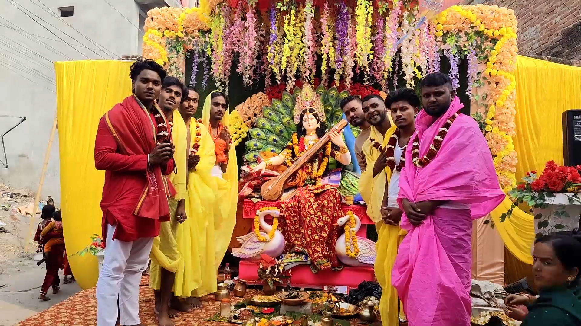 सरस्वतीको पूजा आराधना गरी मनाइयो श्रीपञ्चमी (तस्बिरहरू)