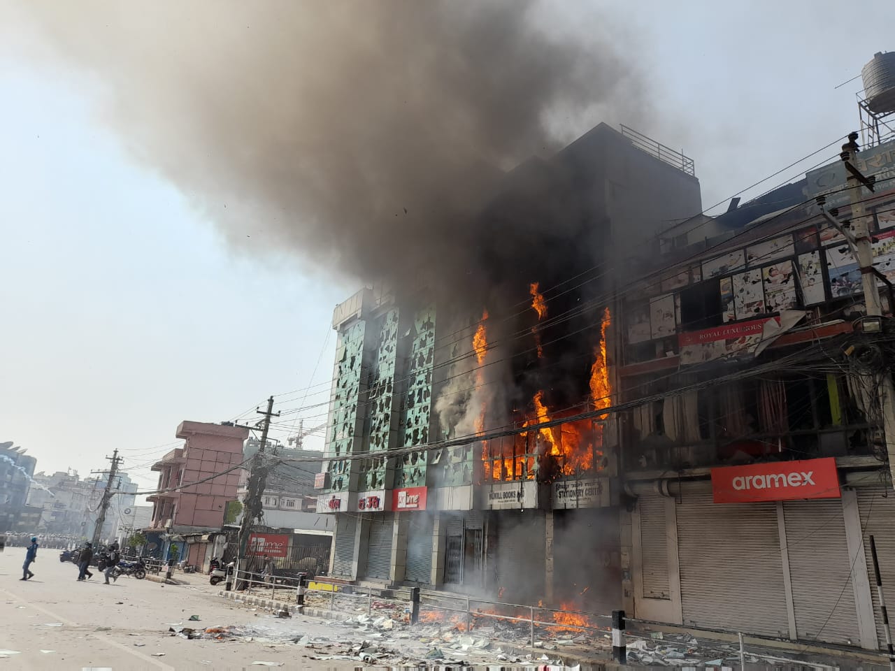 तीनकुनेमा राजावादी समर्थकले व्यक्तिको घरमा लगाइदिए आगो