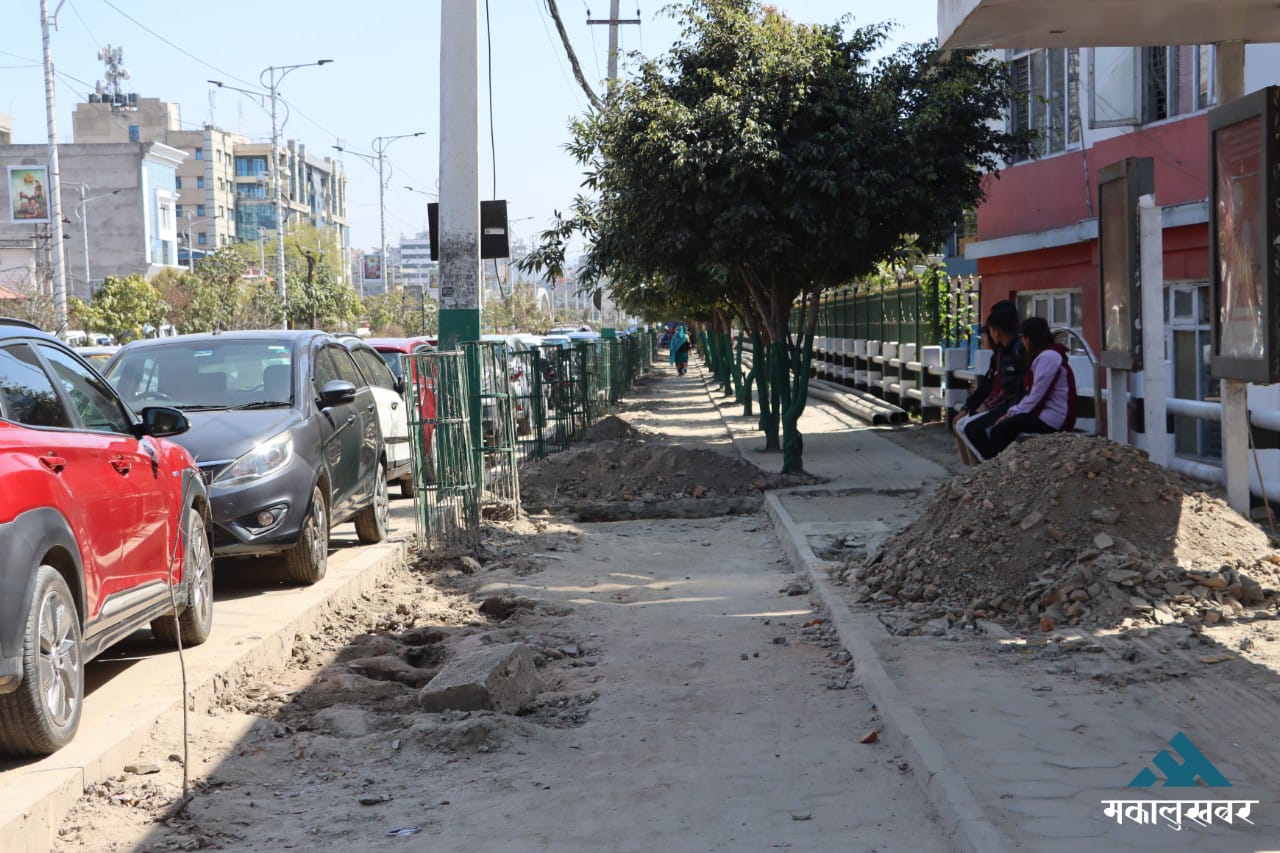 अस्तव्यस्त बबरमहल क्षेत्र (तस्बिरहरु)