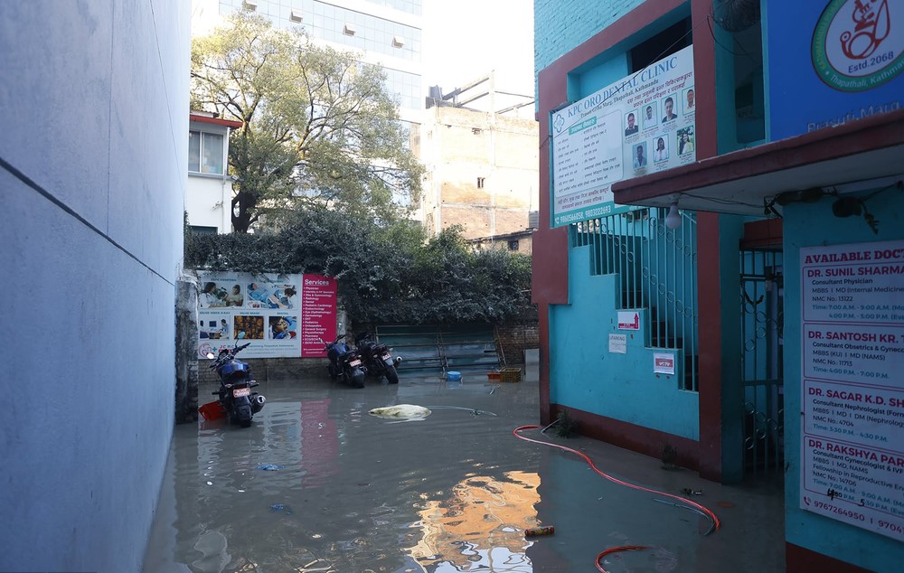 मेलम्चीको पाइप फुट्दा थापाथली क्षेत्र जलमग्न