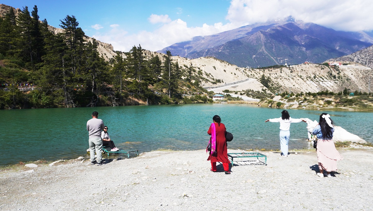 पर्यटक लोभ्याउने मुस्ताङको ‘ढुम्बाताल’