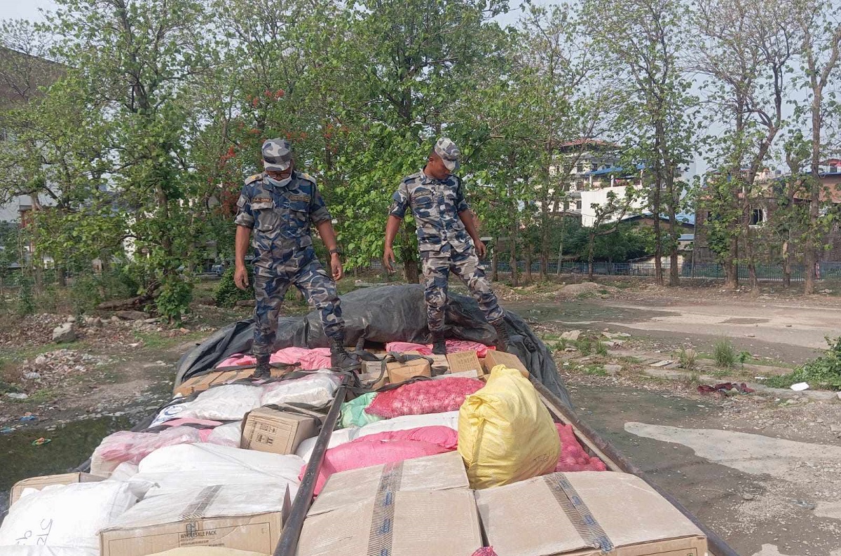 अवैध कपडा पाल्पाबाट सशस्त्र प्रहरीको नियन्त्रणमा
