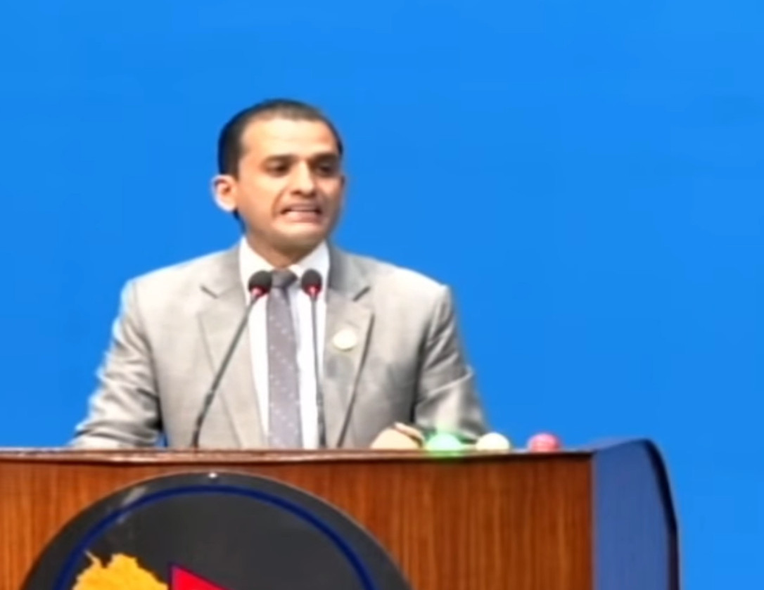 यो बजेट १६ औं योजनाको उद्देश्य र सोचसँग मेल खाँदैन : माधव सापकोटा