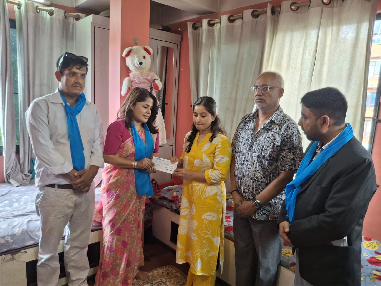 रास्वपाद्वारा दिवंगत सुरेश रजकका परिवारलाई ३ लाख आर्थिक सहयोग