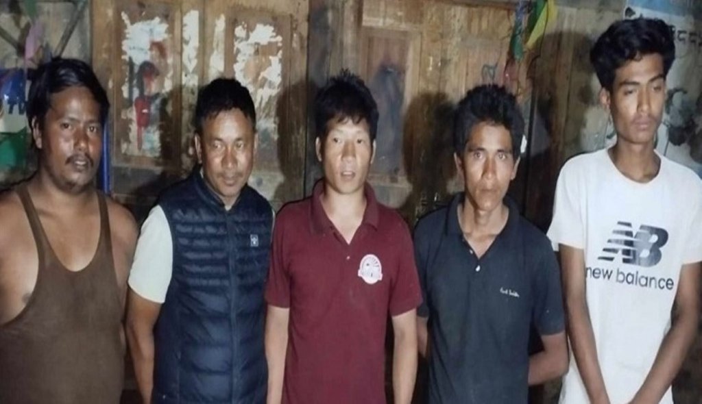 रोशी खोलाको बाढीमा फसेका पाँच जनाको सकुशल उद्धार
