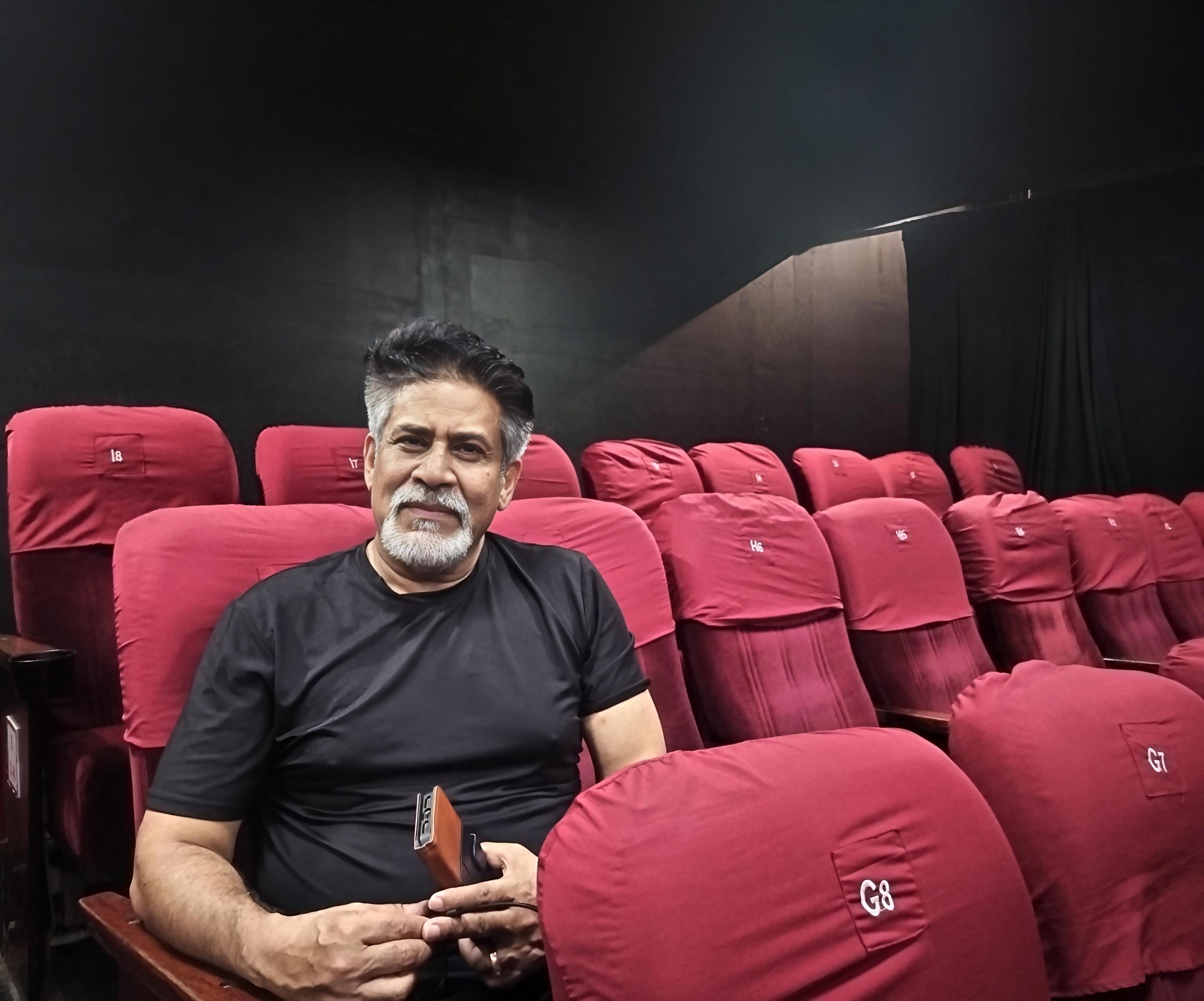रङ्गमञ्चले मेरो कलाकारितालाई अनुशासित बनाउँछ : सरोज खनाल