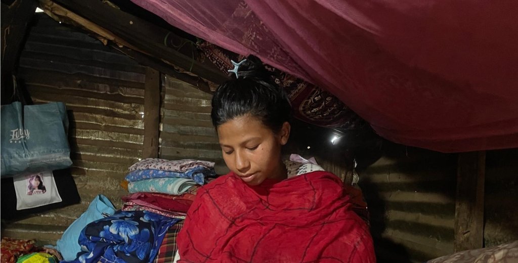 अन्तरजातीय विवाहको चोट खेप्दै मनिका परियार, घरबाट निकालिएपछि श्रीमानले पनि छाडे