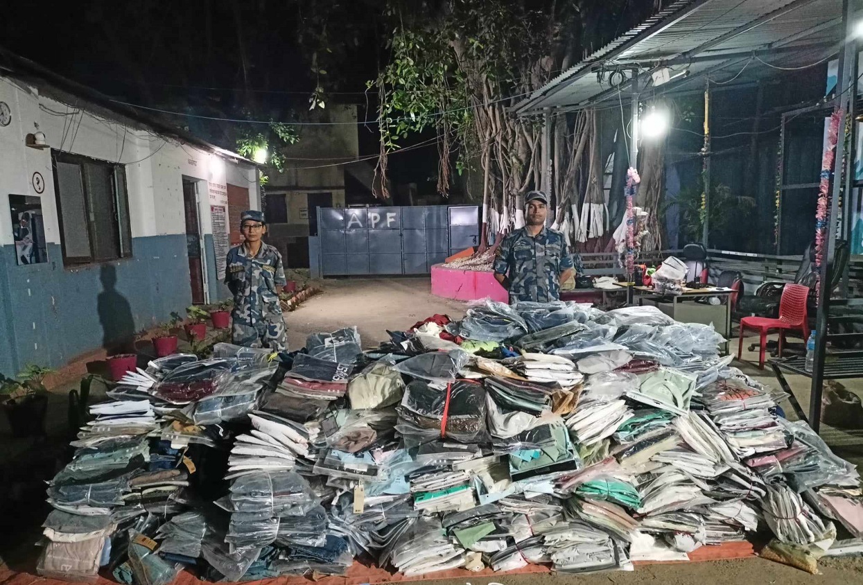 बिरगंजको अवैध गोदाममा सशस्त्रको छापा, २२ लाख भन्दा बढिको लत्ताकपडा बरामद