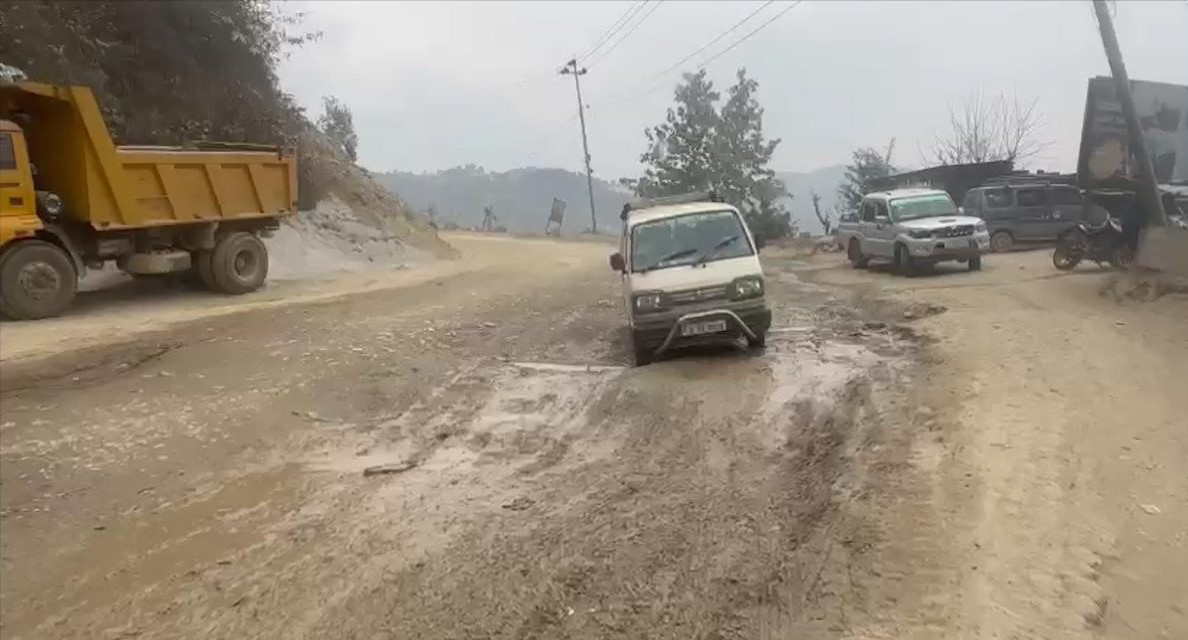 धुलिखेल-खावा सडक अझै अधुरो, जोखिमपूर्ण यात्रा (भिडिओ)