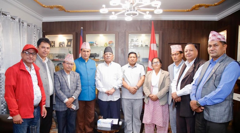 सरकारी उपेक्षाविरुद्ध प्रचण्ड गुहार्न पुगे शिक्षक