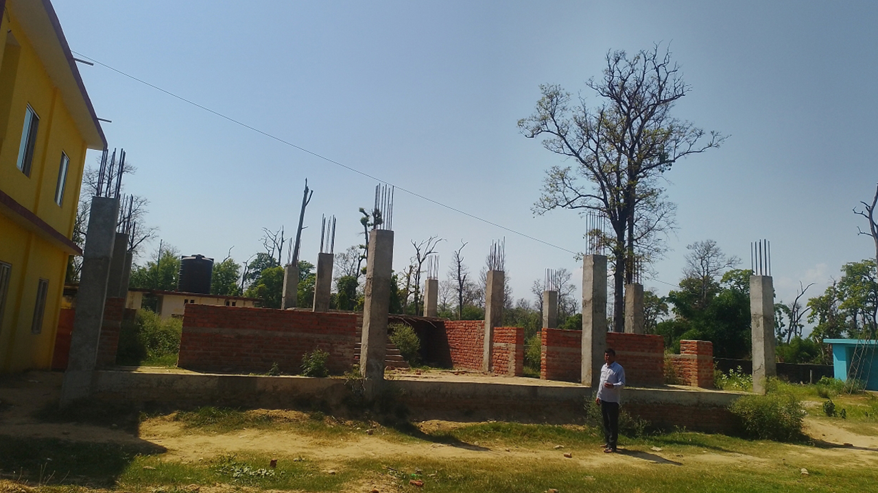 बजेट अभावमा विद्यालय भवन अधुरो