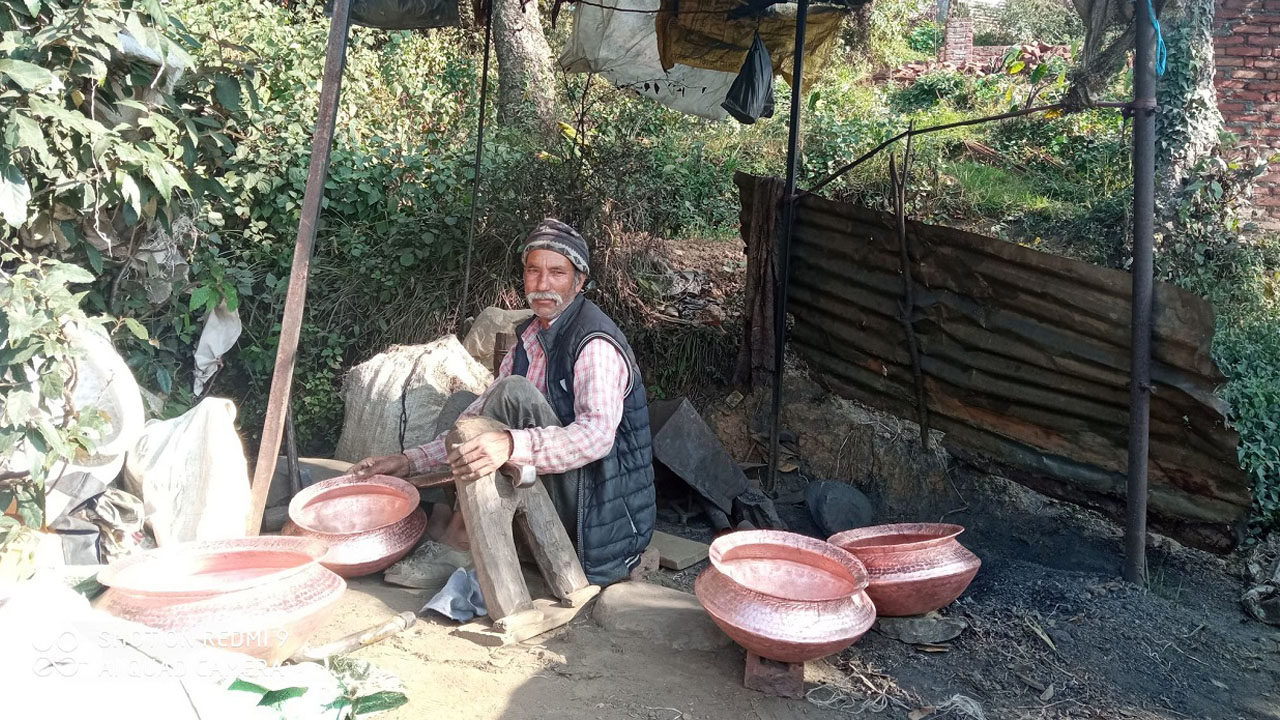 तामाका भाँडा बनाउने पेसा विस्थापित हुँदै