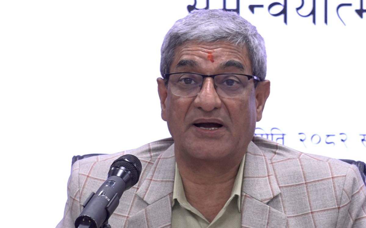 पूर्वगृहमन्त्री रमेश लेखक कटुञ्जेबाट पक्राउ