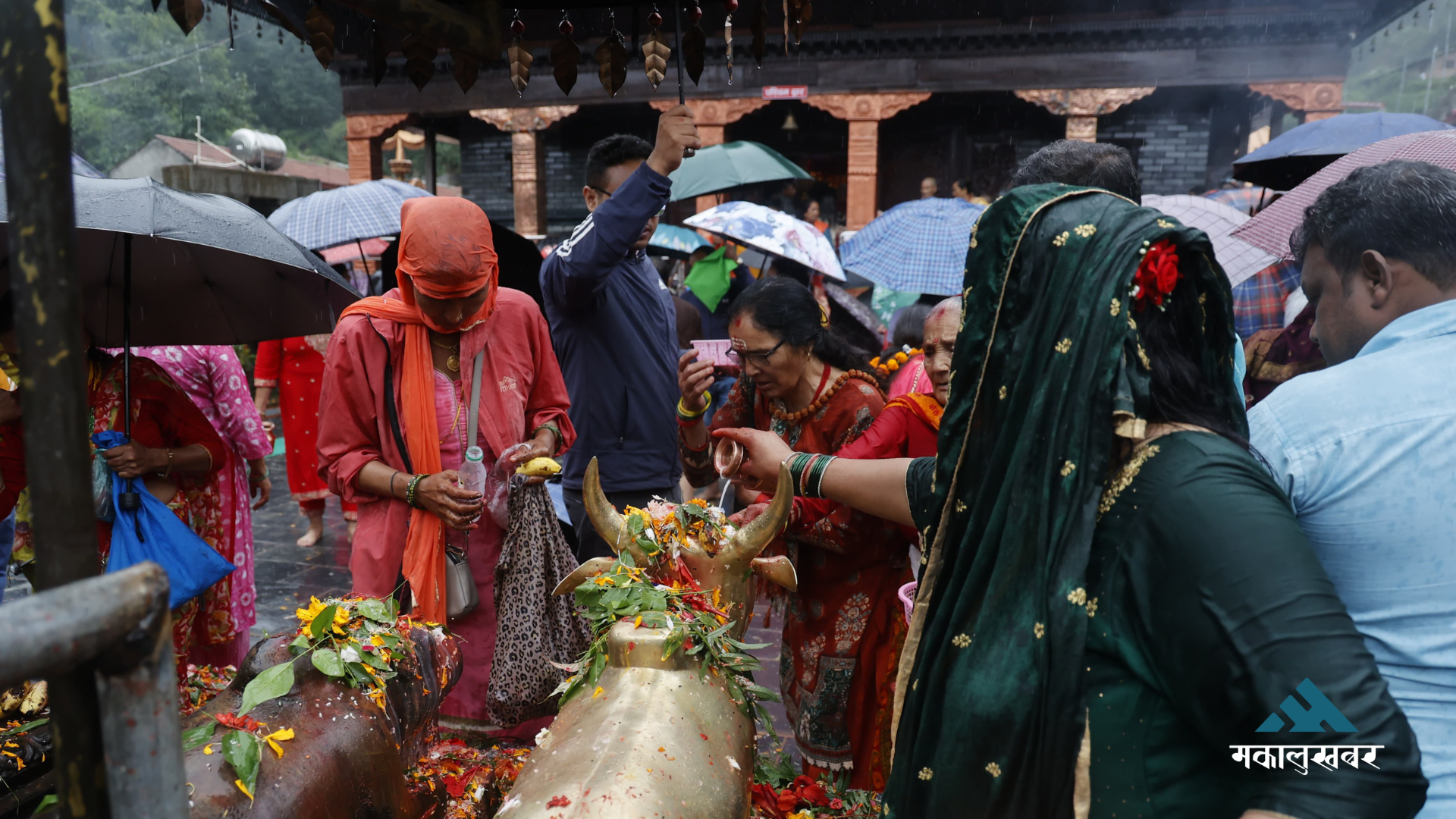 झरीमा रुझ्दै डोलेश्वरमा पूजा (तस्बिरहरु)