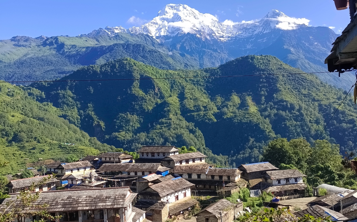 पर्यटक लोभ्याइरहने घान्द्रुक, गुरुङ समुदायको जीवन्त सङ्ग्रहालय