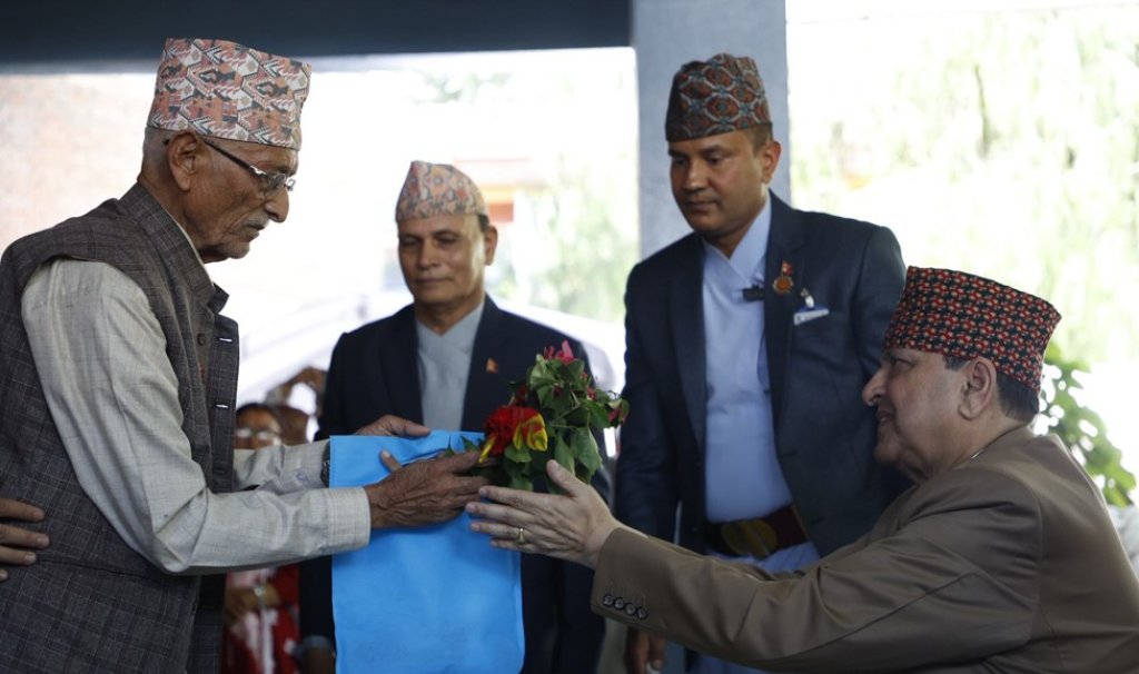 ज्ञानेन्द्र शाह ७९ औं वर्षमा, निर्मल निवासमा शुकामना दिनेको भीड