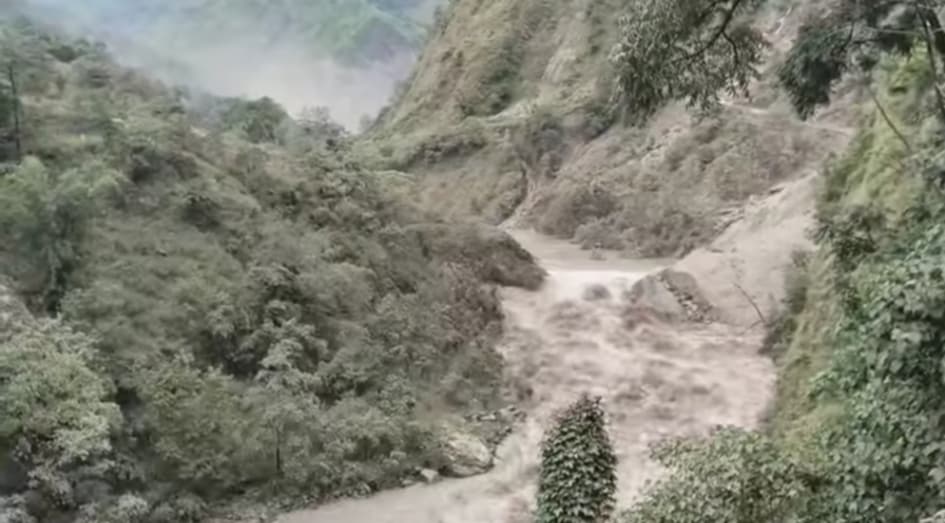 थुनिएको म्याग्दी नदी बग्न थाल्यो