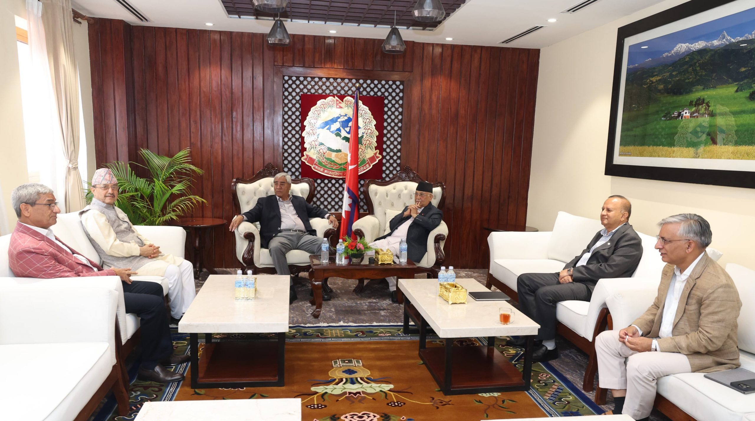सरकारको गतिमा कांग्रेसको असन्तुष्टि, गृहमन्त्रीलाई लिएर बालुवाटार पुगे देउवा