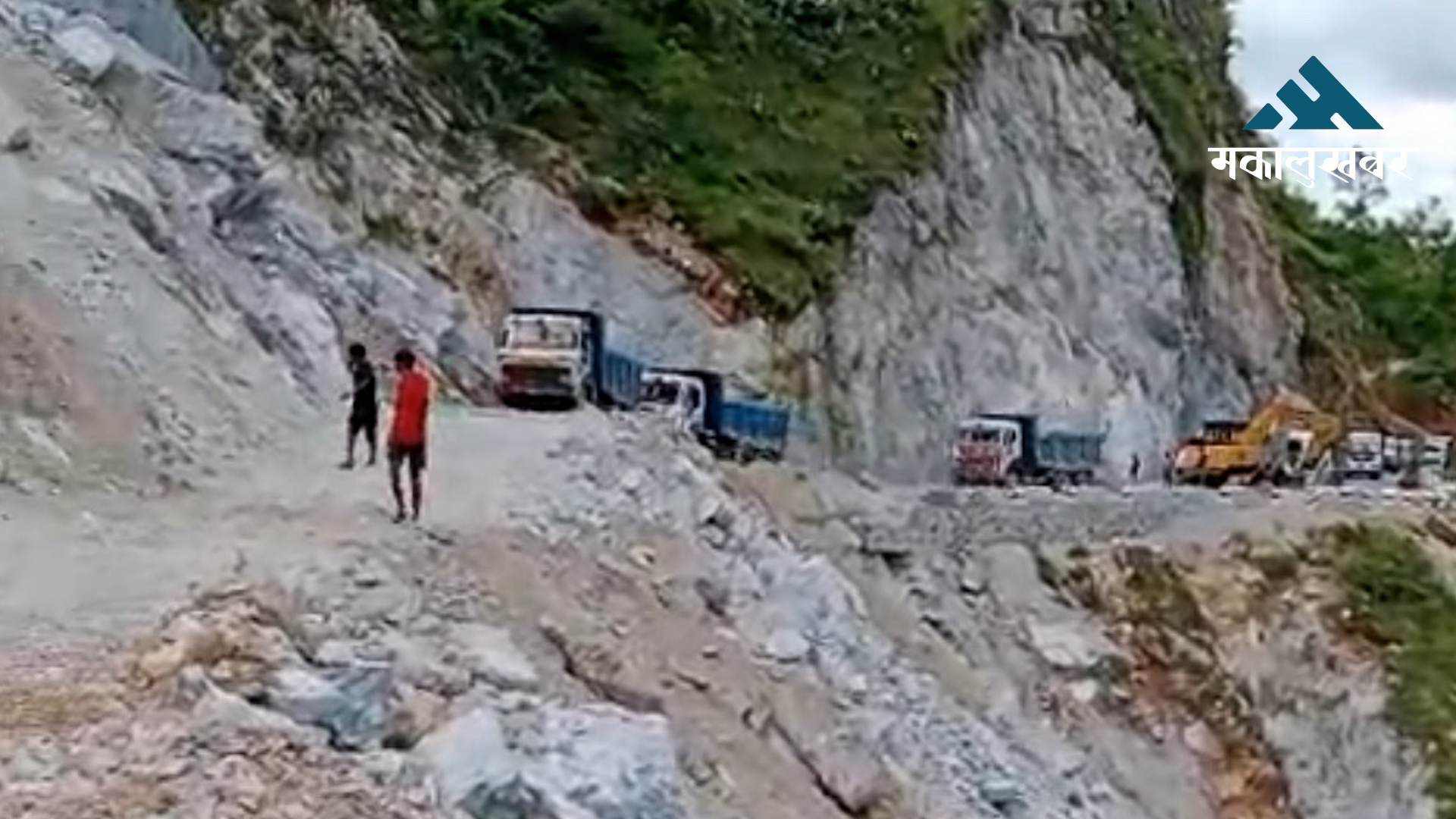 सडक बनाउन स्थानीयको दश लाख सहयोग