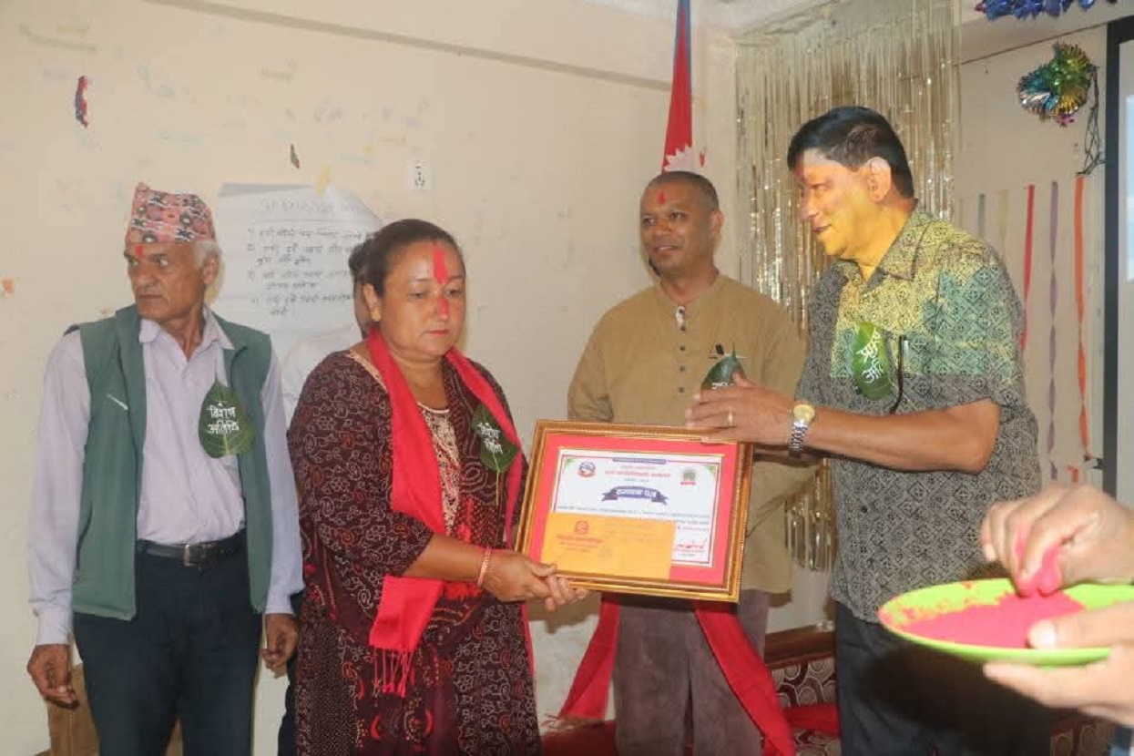 भीरकोटका उत्कृष्ट नौ किसान सम्मानित