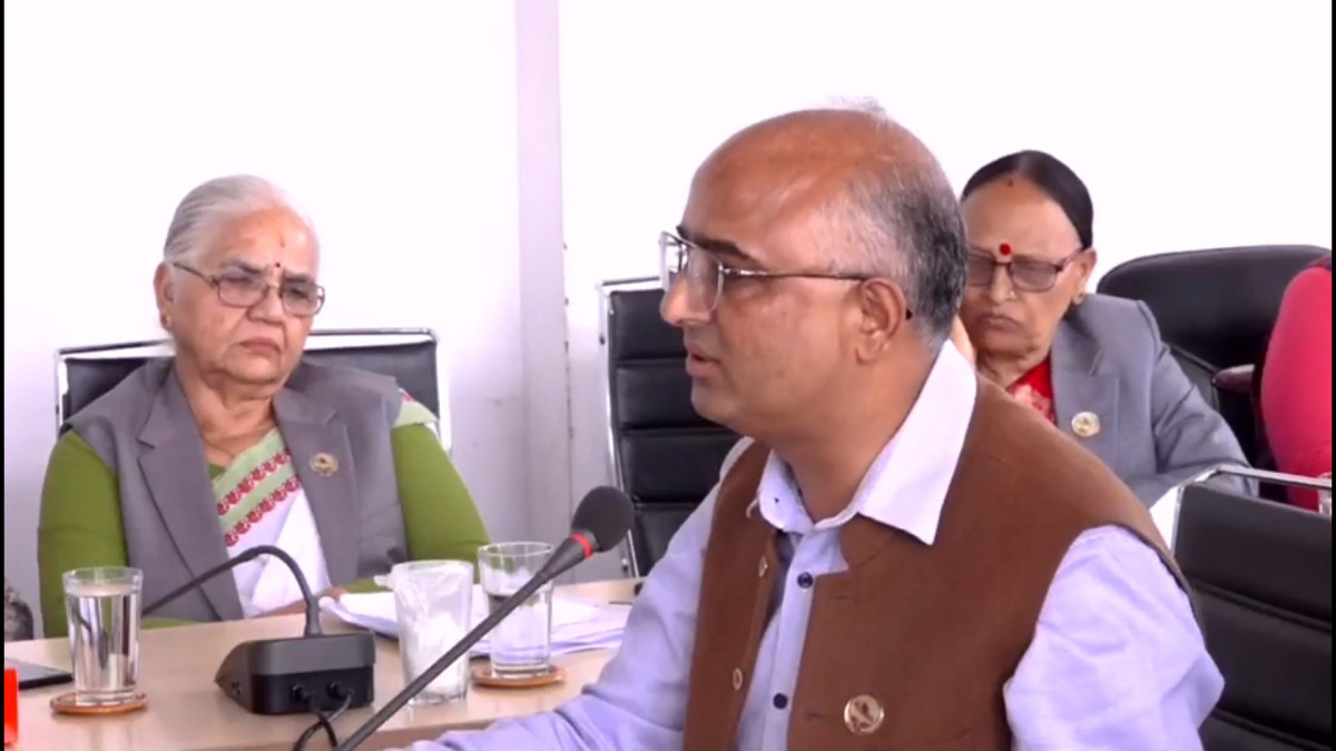 संघीय निजामती सेवा विधेयकमा तल्लो तहका कर्मचारी उपेक्षित : सांसद रिजाल