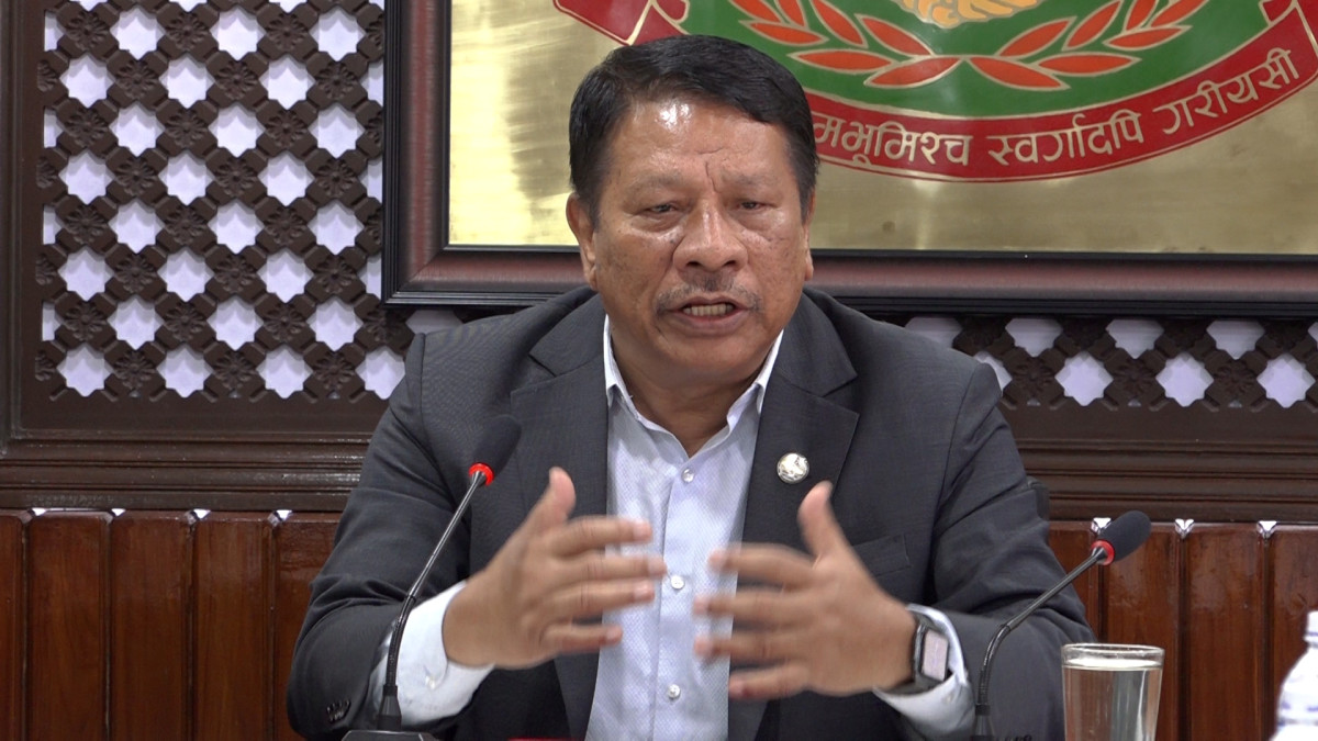 मन्त्रालयका कर्मचारीहरूको कार्यशैलीप्रति उपप्रधानमन्त्री सिंह रुष्ट