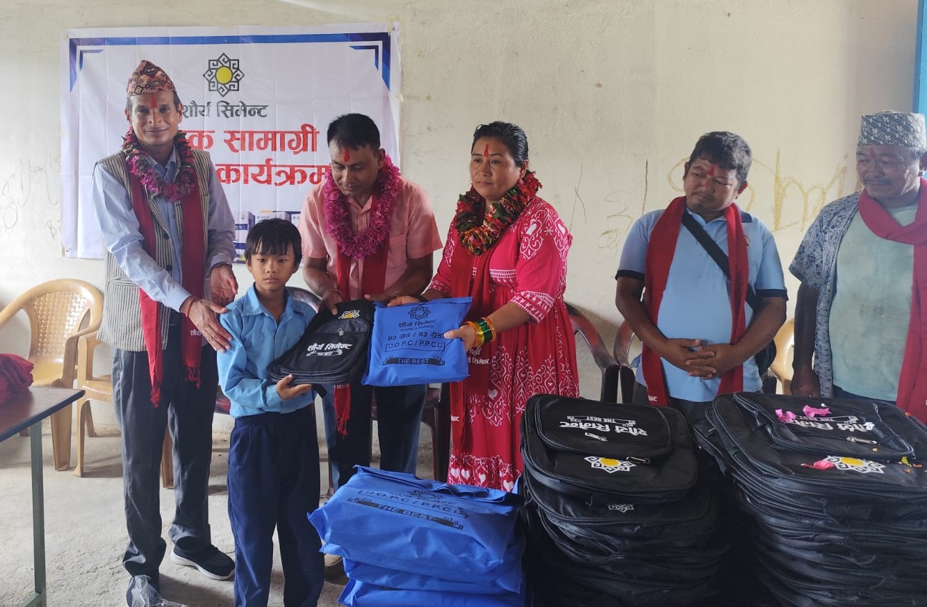 उदयपुरका विद्यालयहरूमा शौर्य सिमेन्टद्वारा शैक्षिक सामग्री वितरण, ४५० विद्यार्थी लाभान्वित