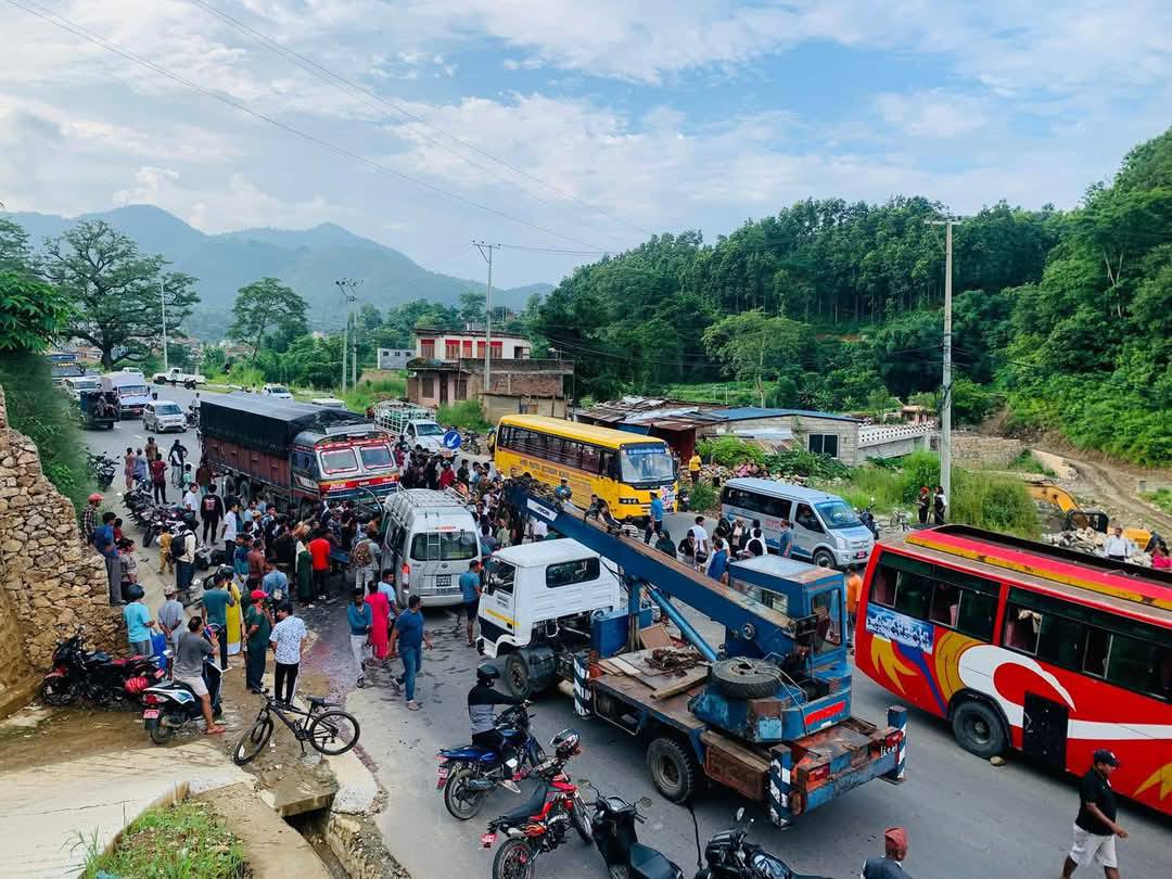 जोखिम मोलेरै २६ सय यात्रु काठमाडौं भित्रिए, बाहिरिने पनि उस्तै