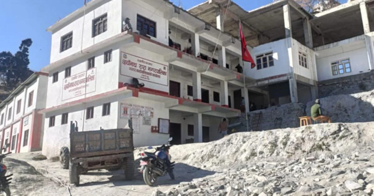 छायाँनाथ रारा नगरपालिकामा वडा अध्यक्षद्वारा तालाबन्दी