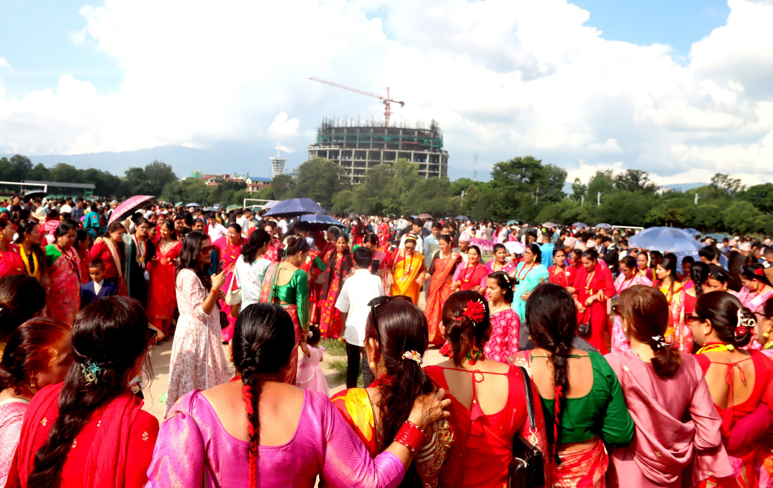 टुँडिखेलमा भव्य रूपमा मनाइयो गौरापर्व, देउडामा रमाए सुदूरपश्चिमका बासिन्दा
