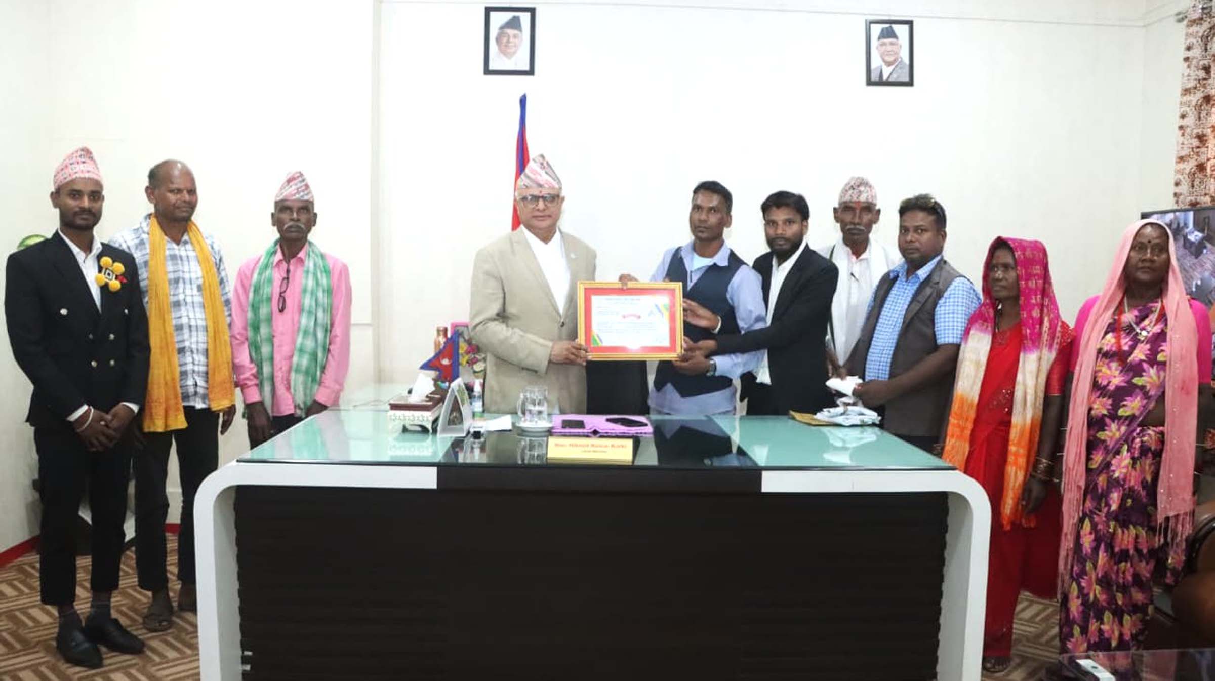 झाँगड उराँव समुदायद्वारा कोशी प्रदेशका मुख्यमन्त्री कार्की सम्मानित