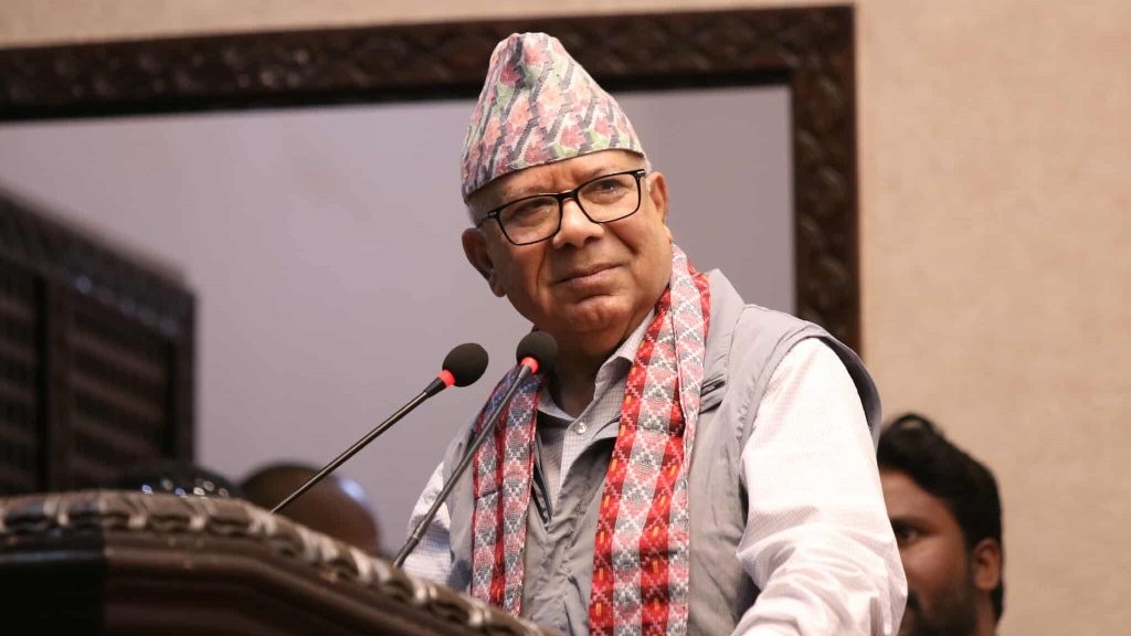 मान्छेहरू गहभरी आँशु बोकेर कहाँ झार्ने भन्ने ठाउँ खोज्दै हिँडिरहेका छन् : माधव नेपाल