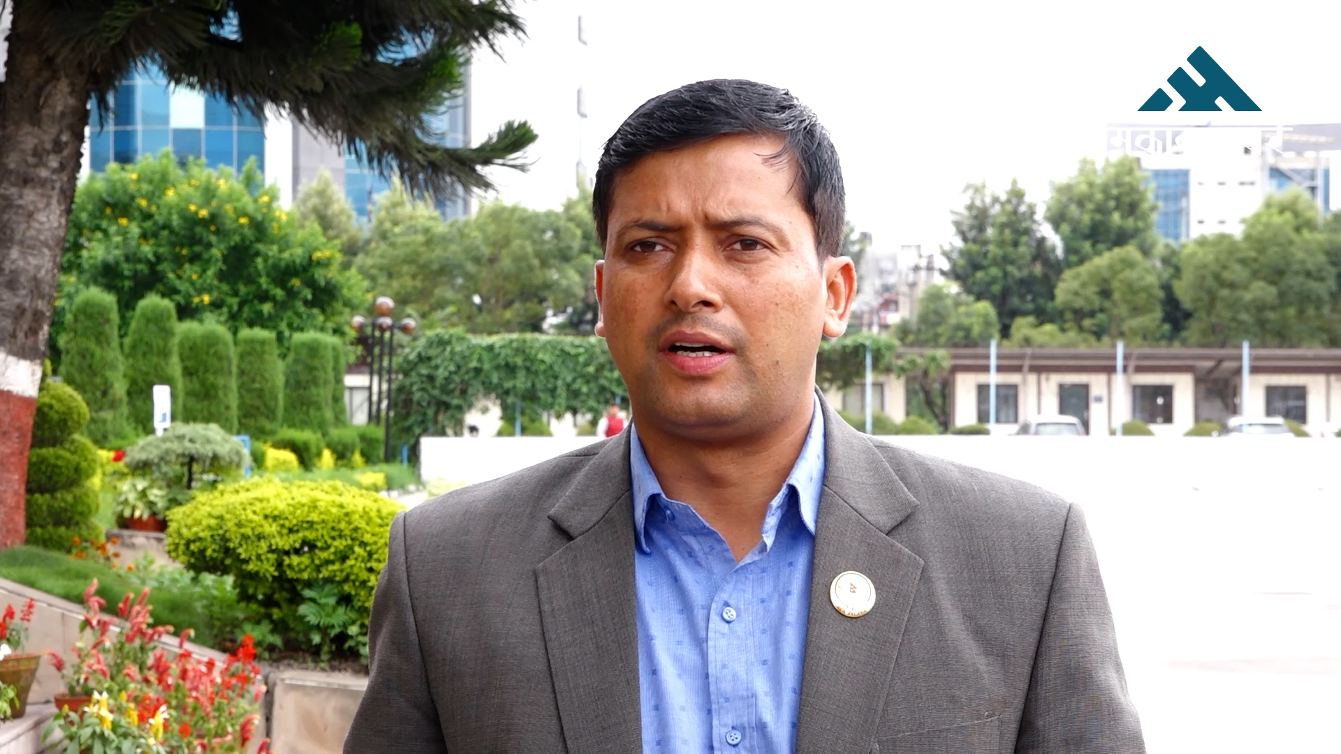 गगनलाई बर्तौलाले भनेः संसदको शक्ति सन्तुलन हेरेर संविधान संशोधनमा हात हाल्नुपर्छ