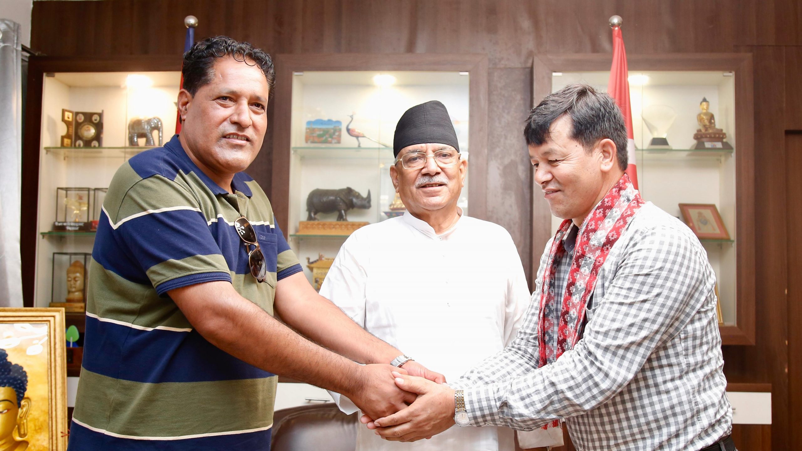 नेता दिपेन्द्र कुँवर ‘यथार्थ’ एमाले छाडेर पुनः माओवादी केन्द्रमा प्रवेश