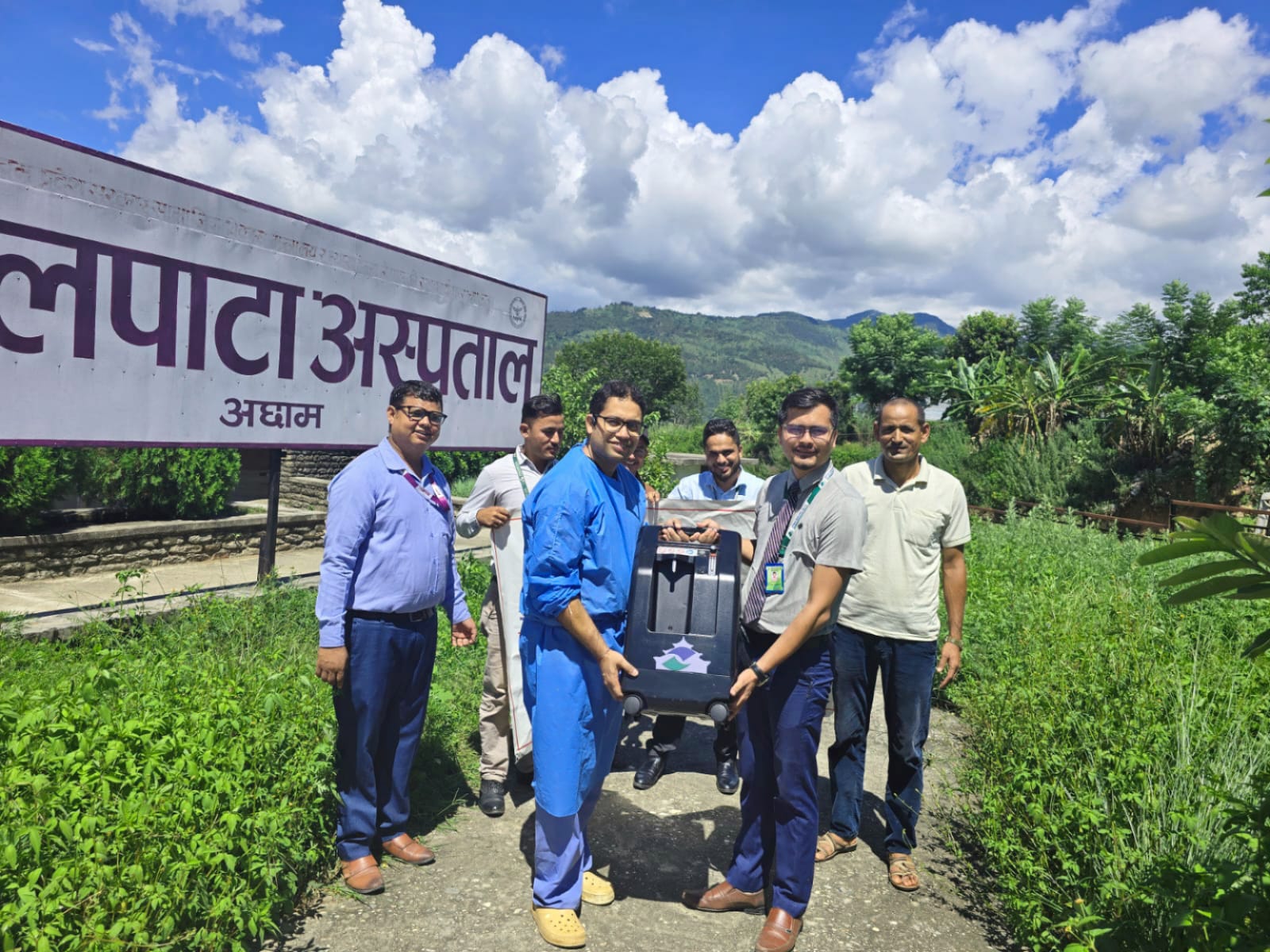 बयालपाटा अस्पताललाई सांग्रिला बैंकको साथ, उपचारमा सहजताका लागि अक्सिजन कन्सन्ट्रेटर प्रदान