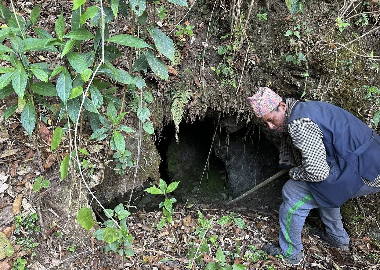 महाशिलावासीद्वारा फलामखानी उत्खनन् गर्न माग