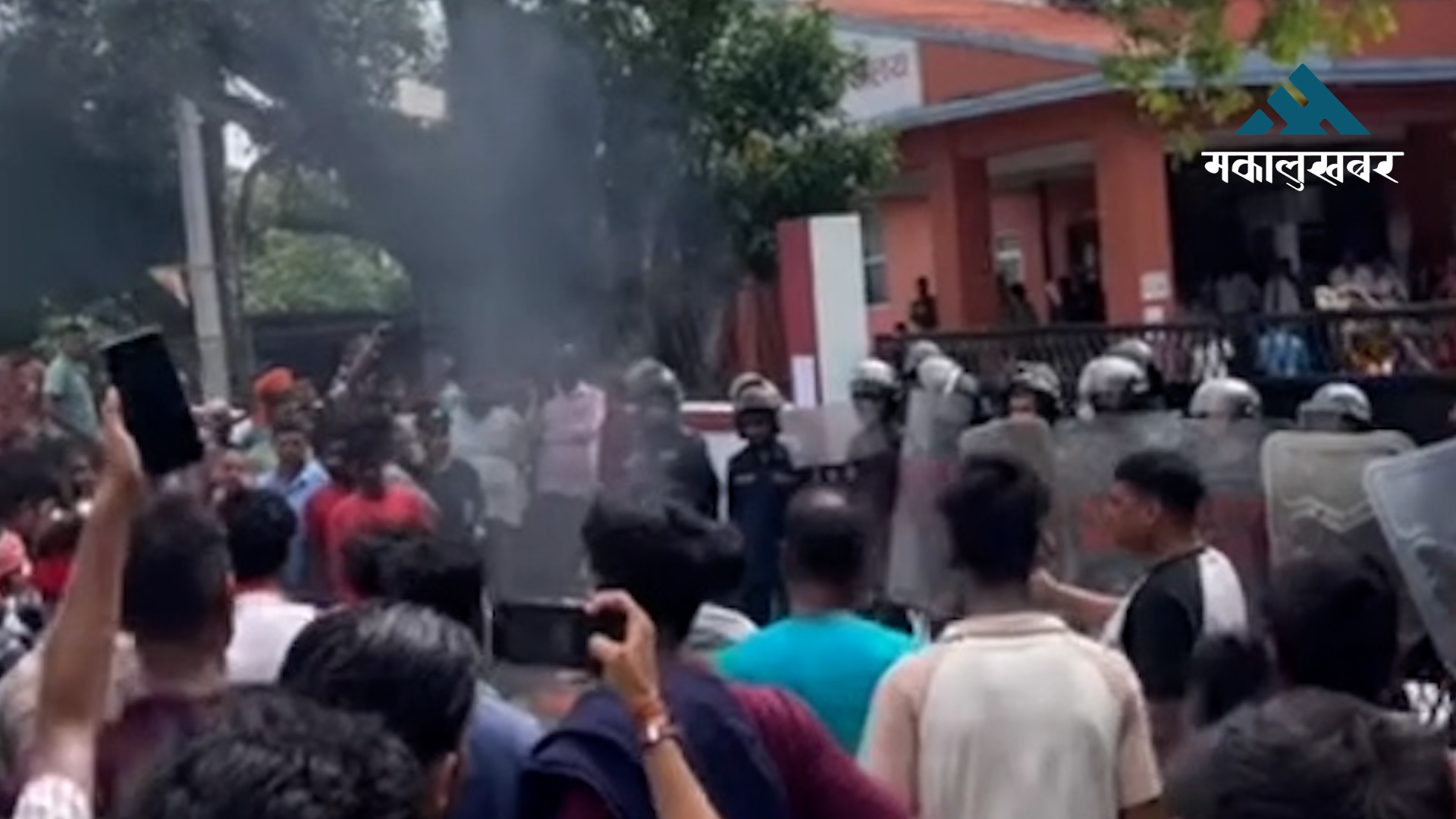 प्रहरीको गोलीबाट युवकको मृत्यु भएको भन्दै राजविराजमा दिनभर प्रदर्शन