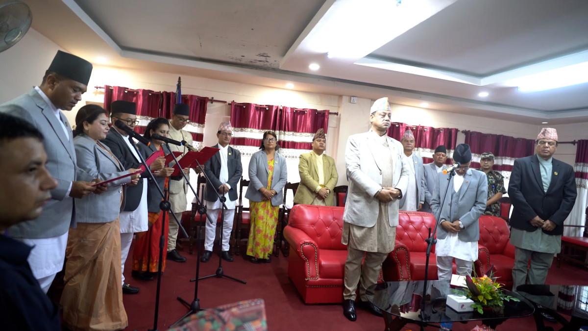 वागमतीमा ५ मन्त्रीले गरे शपथ, लामा पक्षका सांसदहरू समेटिएनन्