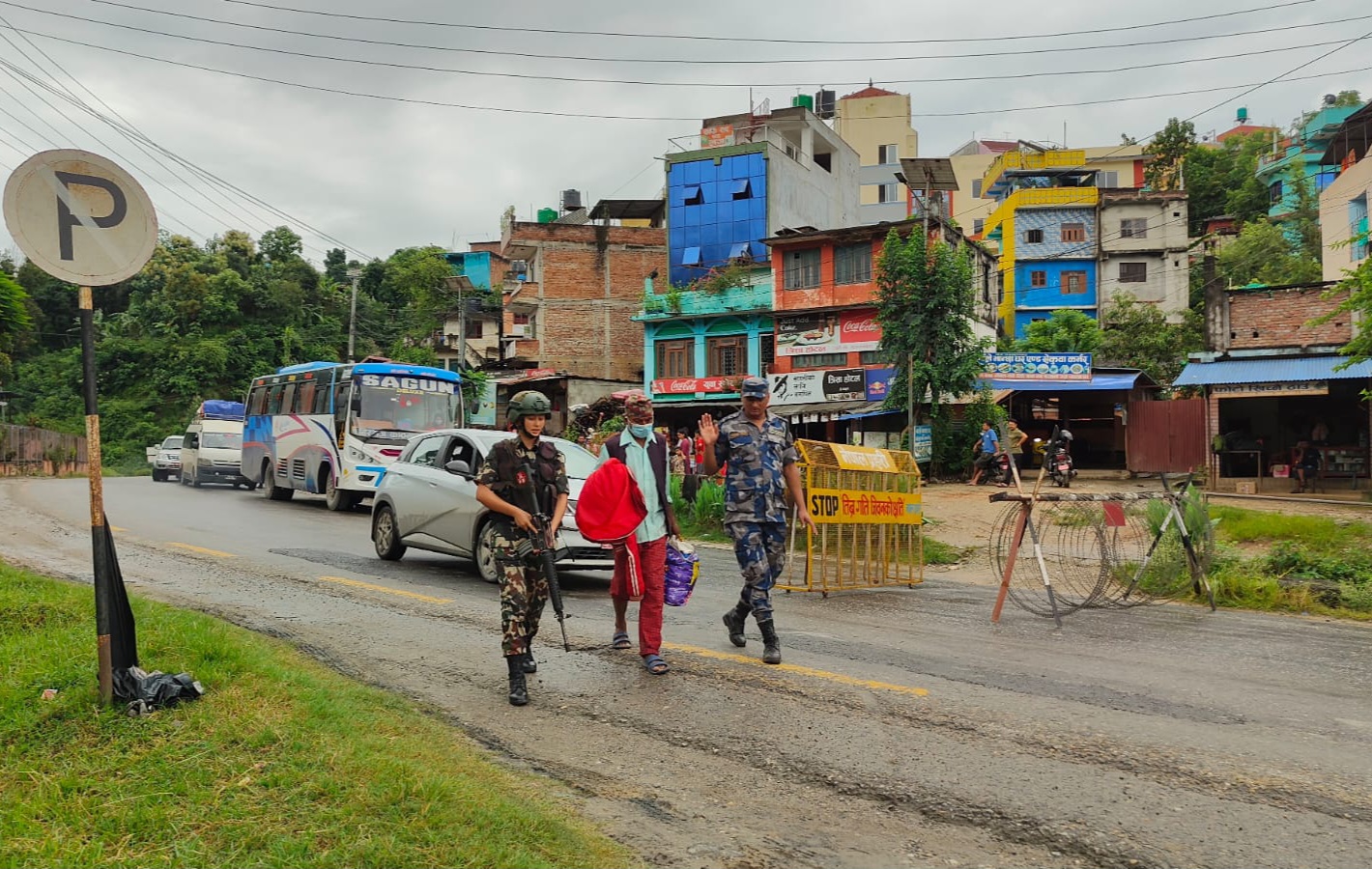 भारत भाग्दै गरेका छ कैदी समातिए