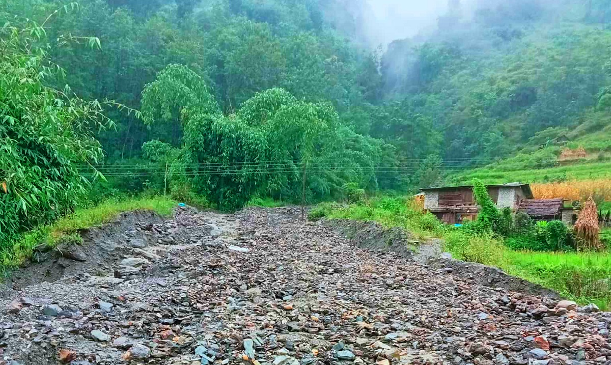 बाढीले मध्यपहाडी लोकमार्गको बुर्तिबाङ–पूर्वी रुकुम खण्ड अवरुद्ध