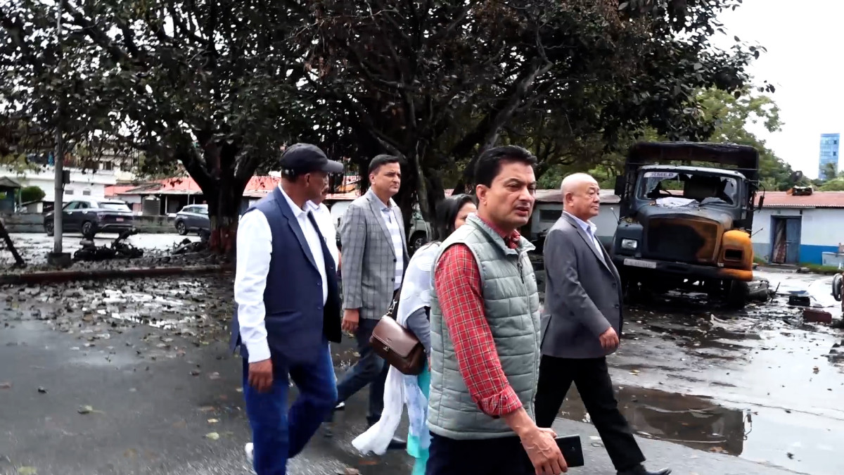 एमाले नेताहरूले गरे सिंहदरबारलगायत क्षतिग्रस्त संरचनाहरूको अवलोकन