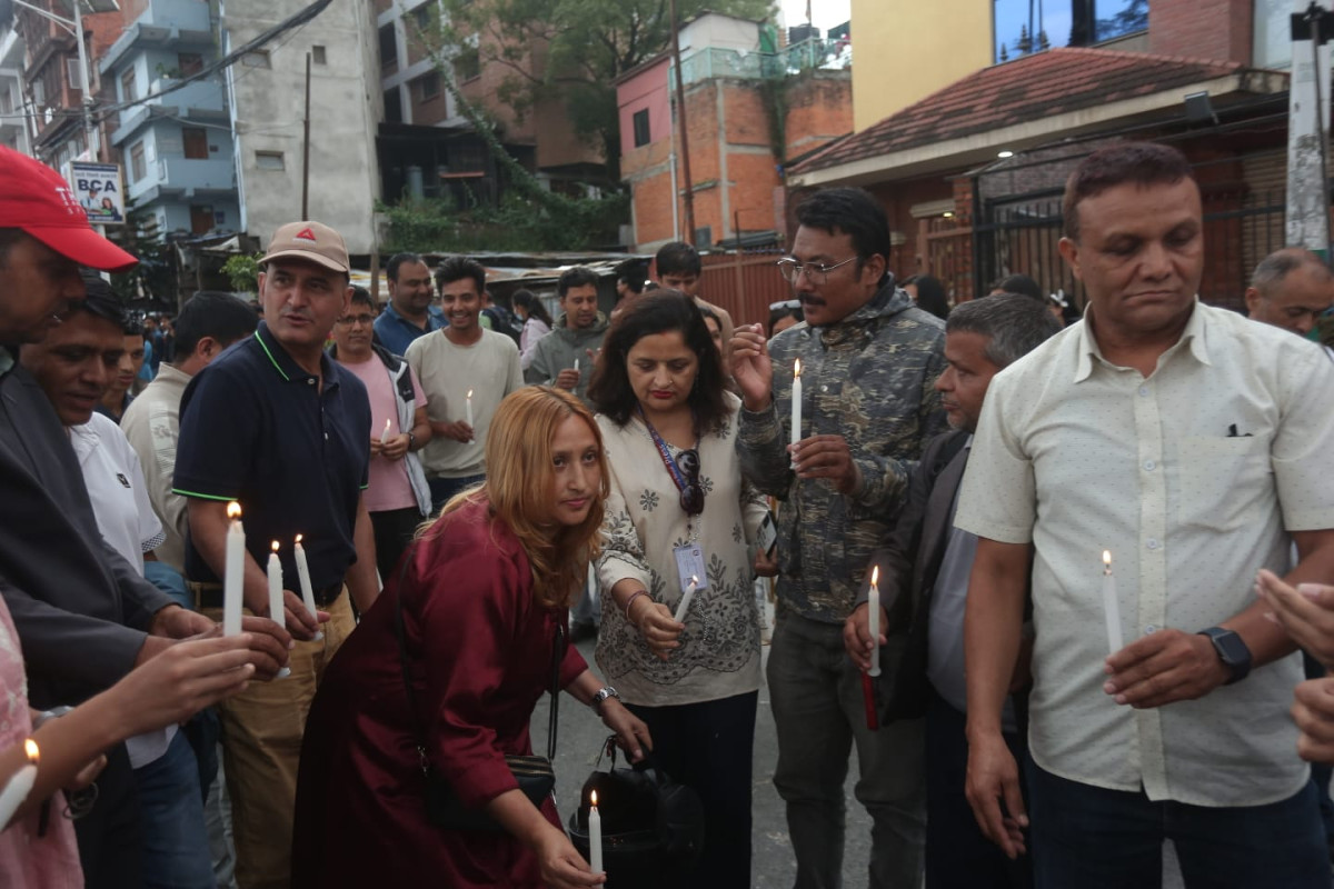 जेनजी आन्दोलनमा मृत्यु भएकाको शोकमा दीप प्रज्वलन (तस्बिरहरू)