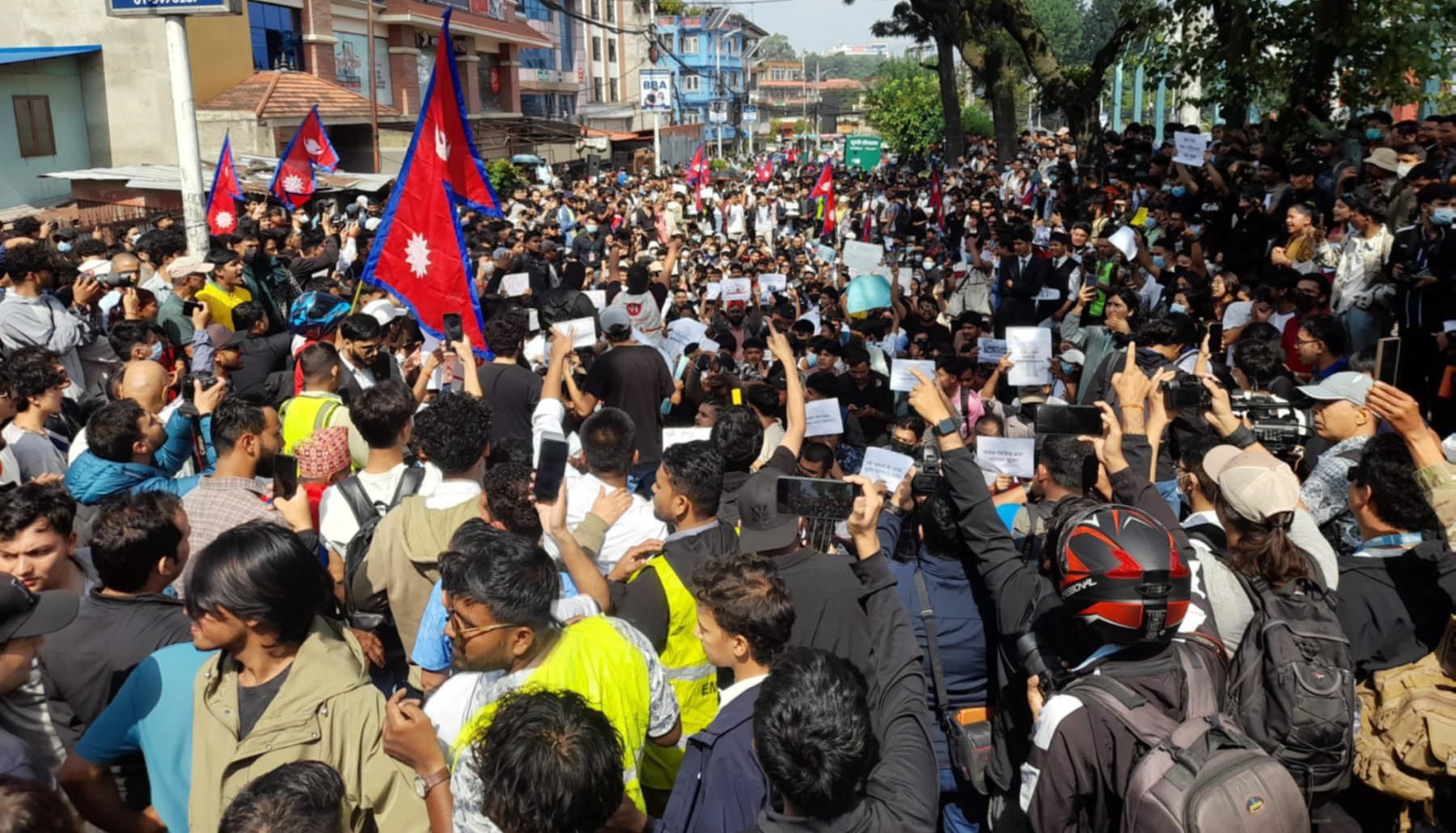 भ्रष्टाचारविरुद्ध नयाँ पुस्ता जाग्यो, स्कुल-कलेज छाडेर माइतीघरमा जम्मा (तस्बिरहरु)